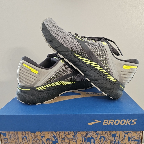 Brooks Adrenaline GTS 22 Men's Size 10 - Picture 1 of 11